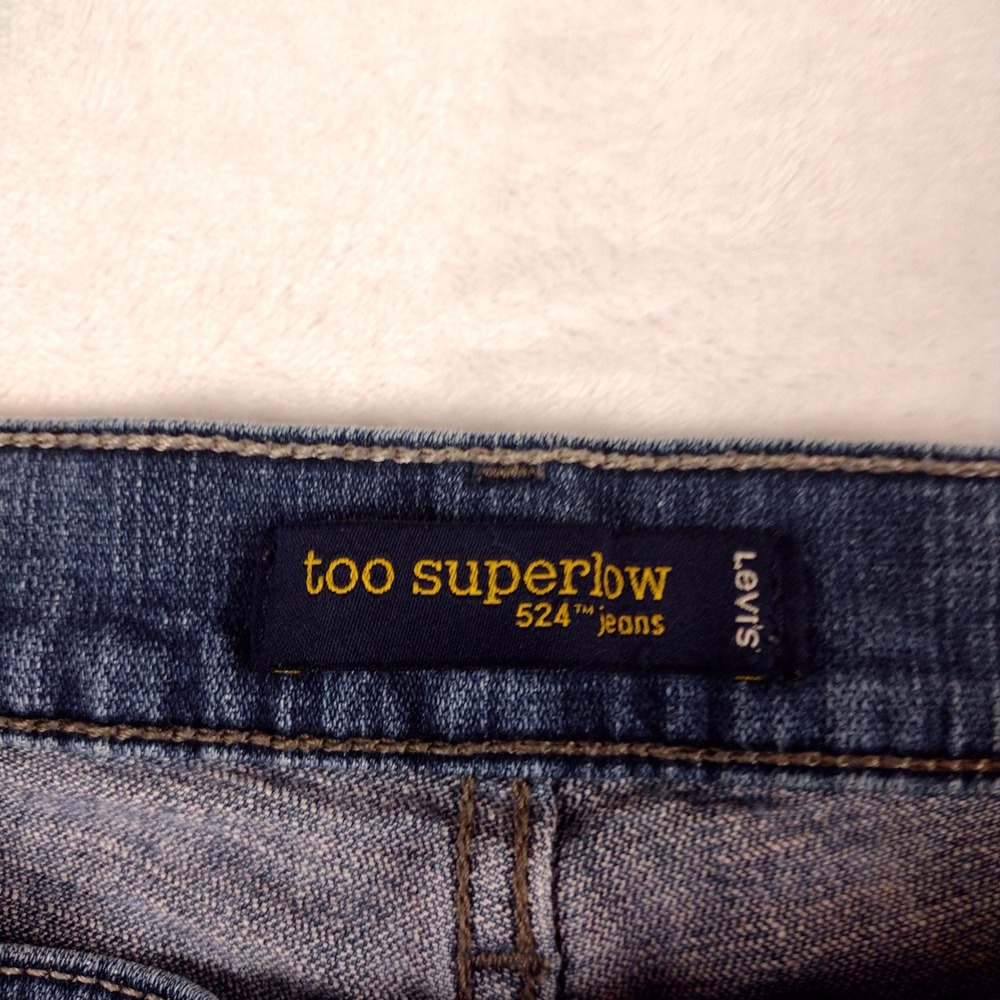 Levis 524 Too‎ Superlow Denim Shorts Medium Wash Cut Off Frayed Hem Size 11 S/C - Picture 2 of 10